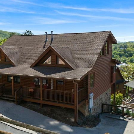 Cozy Cabin In The Smokies!!! Fully Furnished And Complete With Community Indoor And Outdoor Pools And Spas, Game And Fitness Rooms As Well As A Private Hot Tub Pigeon Forge Buitenkant foto