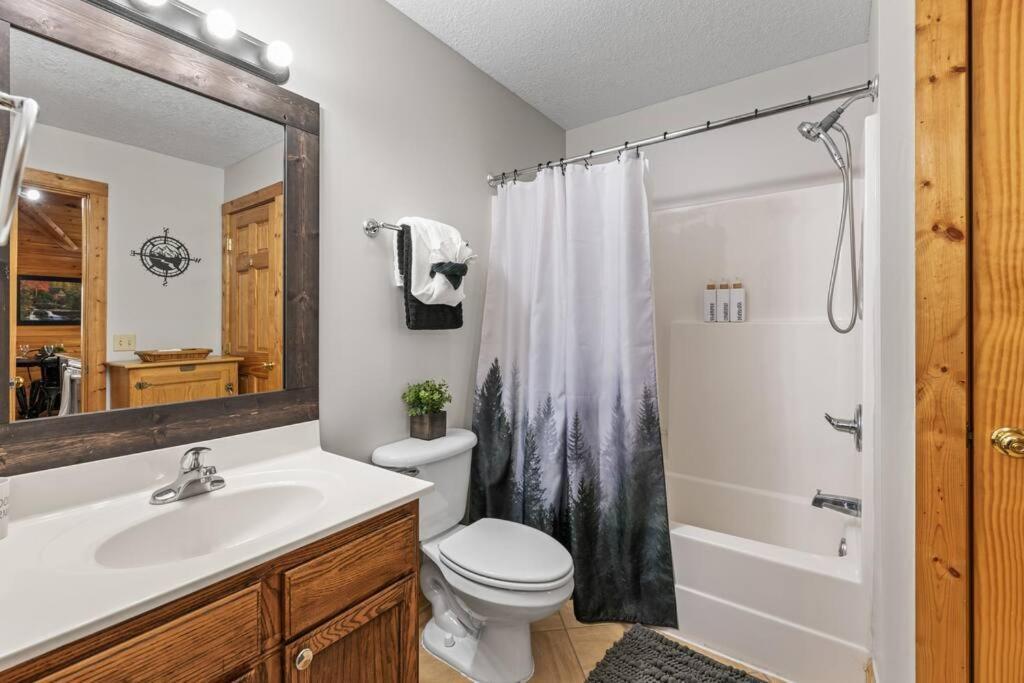 Cozy Cabin In The Smokies!!! Fully Furnished And Complete With Community Indoor And Outdoor Pools And Spas, Game And Fitness Rooms As Well As A Private Hot Tub Pigeon Forge Buitenkant foto