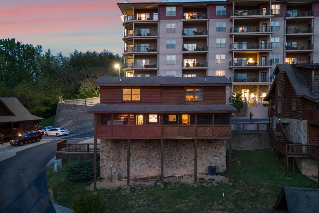 Cozy Cabin In The Smokies!!! Fully Furnished And Complete With Community Indoor And Outdoor Pools And Spas, Game And Fitness Rooms As Well As A Private Hot Tub Pigeon Forge Buitenkant foto
