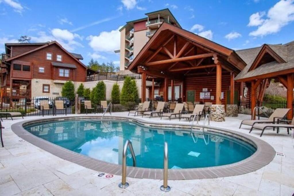 Cozy Cabin In The Smokies!!! Fully Furnished And Complete With Community Indoor And Outdoor Pools And Spas, Game And Fitness Rooms As Well As A Private Hot Tub Pigeon Forge Buitenkant foto